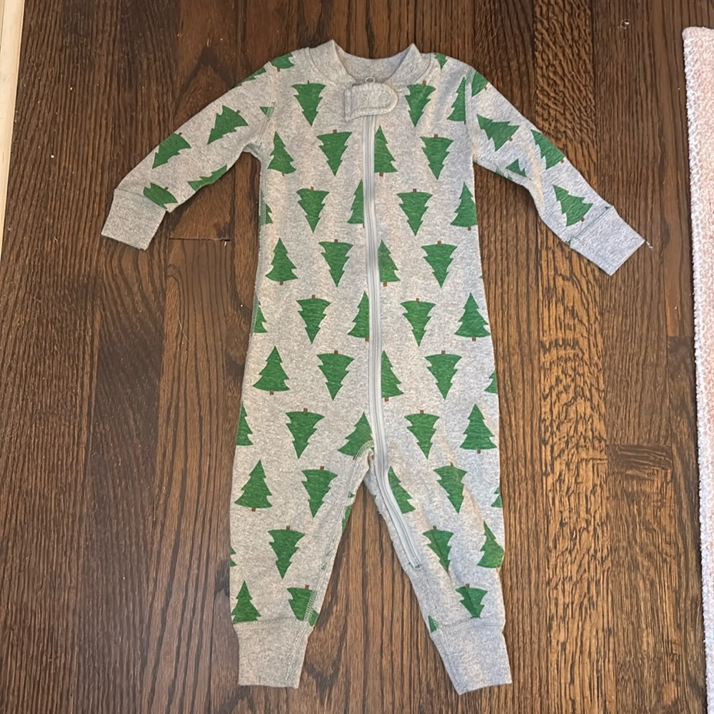 Hanna Andersson Christmas Tree Zip Sleeper 6-12 months